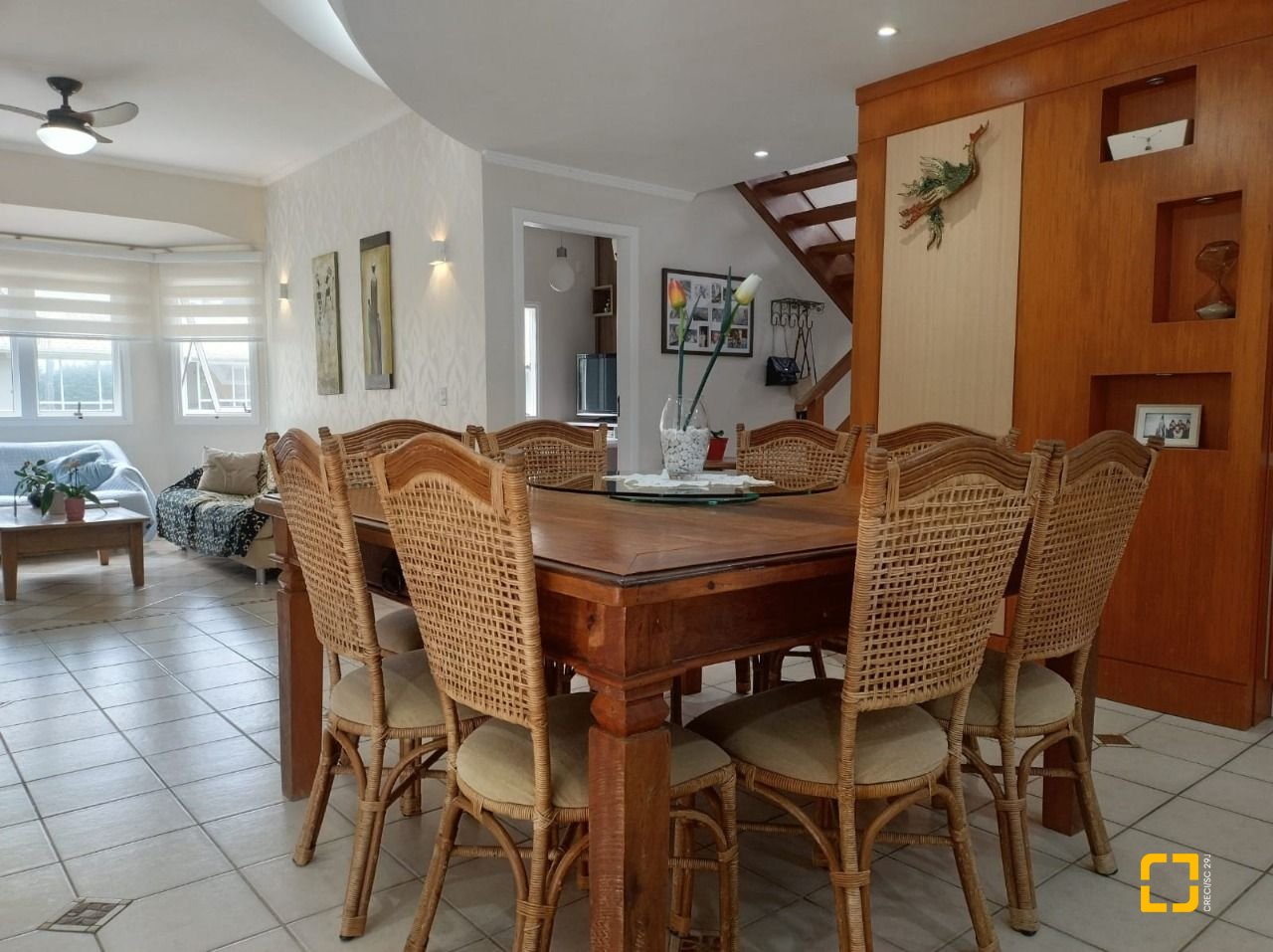 Casa de Condomínio com 278m², 5 quartos (sendo 1 suíte), 4 garagens, no bairro Sambaqui em Florianópolis