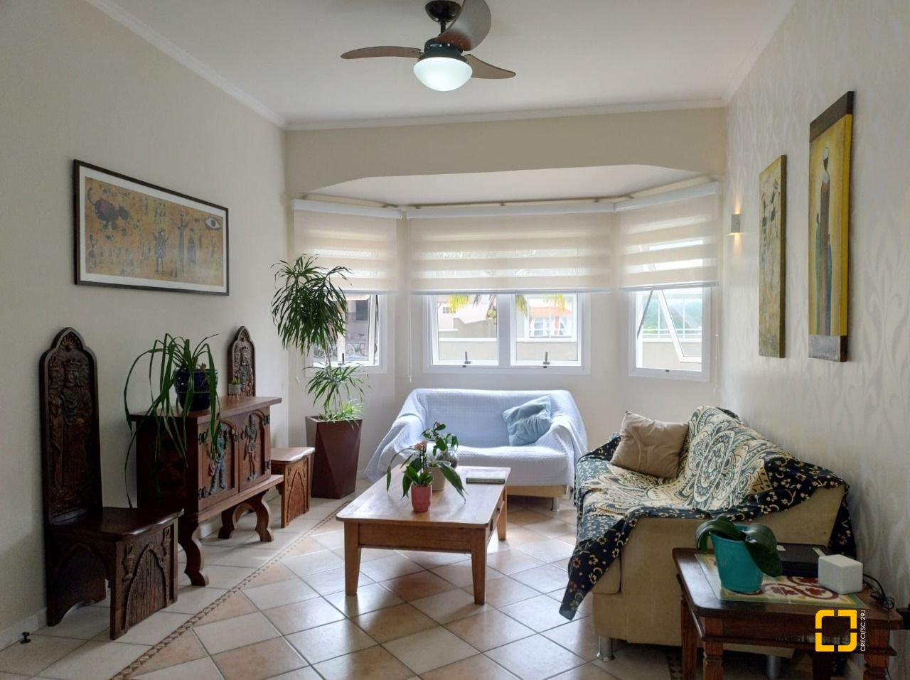 Casa de Condomínio com 278m², 5 quartos (sendo 1 suíte), 4 garagens, no bairro Sambaqui em Florianópolis