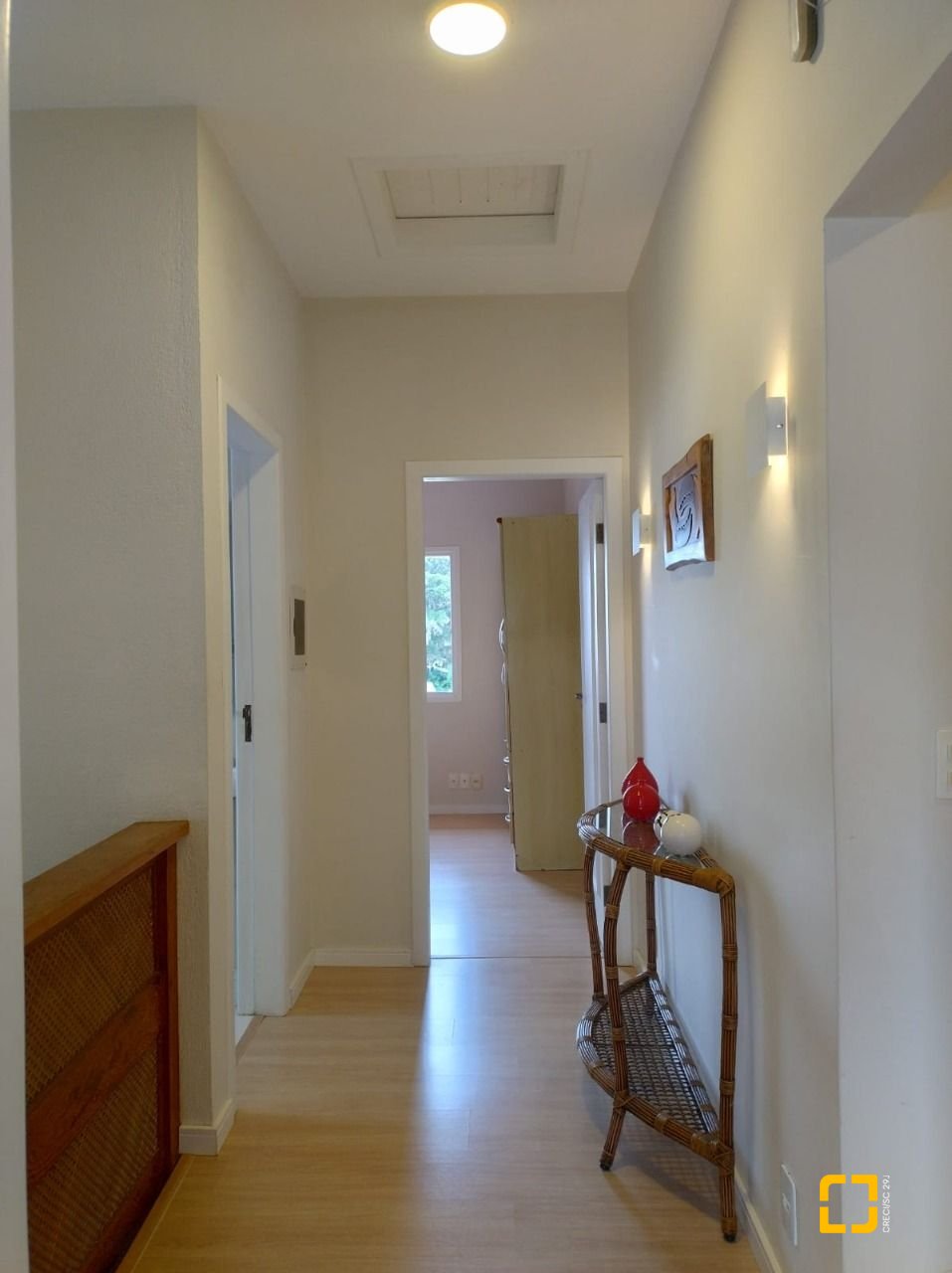Casa de Condomínio com 278m², 5 quartos (sendo 1 suíte), 4 garagens, no bairro Sambaqui em Florianópolis