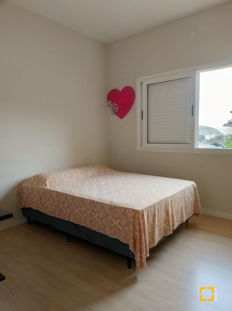 Casa de Condomínio com 278m², 5 quartos (sendo 1 suíte), 4 garagens, no bairro Sambaqui em Florianópolis