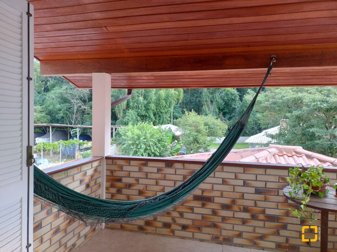 Casa de Condomínio com 278m², 5 quartos (sendo 1 suíte), 4 garagens, no bairro Sambaqui em Florianópolis