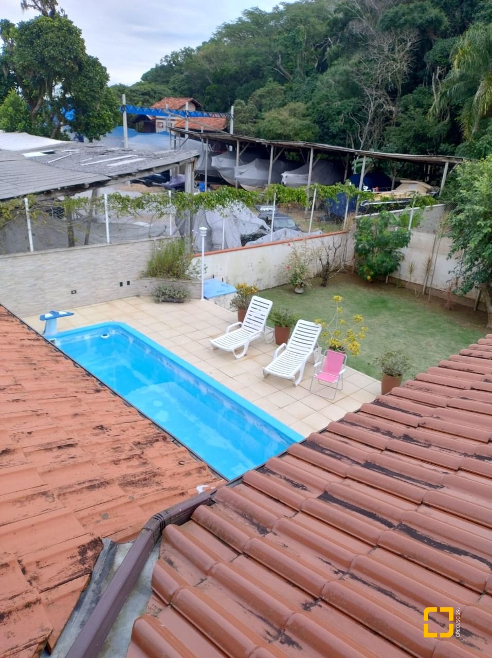 Casa de Condomínio com 278m², 5 quartos (sendo 1 suíte), 4 garagens, no bairro Sambaqui em Florianópolis