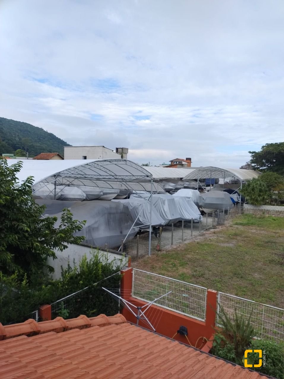 Casa de Condomínio com 278m², 5 quartos (sendo 1 suíte), 4 garagens, no bairro Sambaqui em Florianópolis
