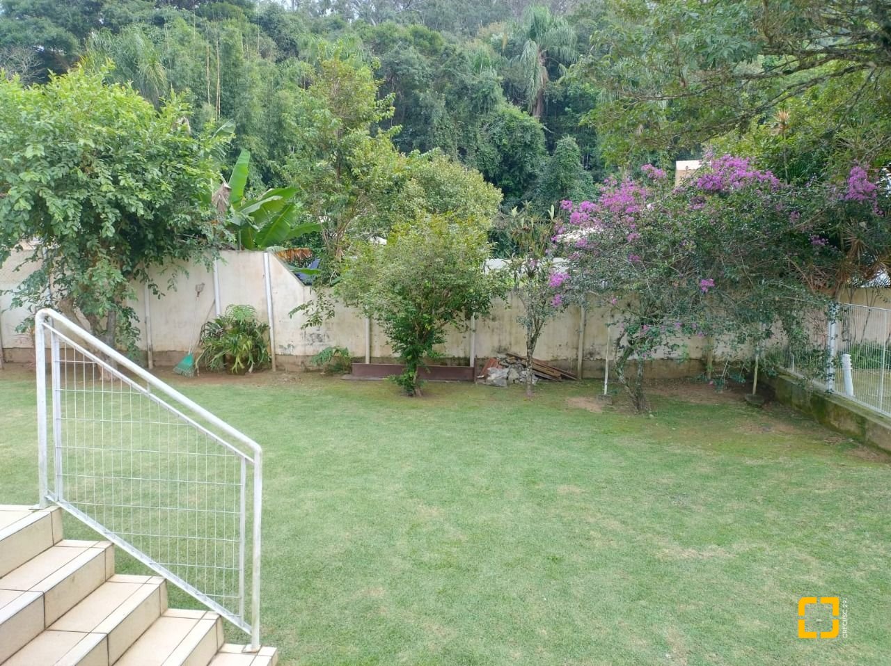 Casa de Condomínio com 278m², 5 quartos (sendo 1 suíte), 4 garagens, no bairro Sambaqui em Florianópolis