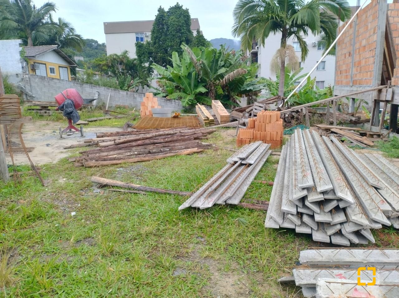 Terreno com 182m², no bairro Vargem do Bom Jesus em Florianópolis