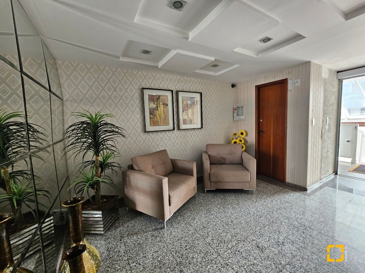 Apartamento com 76m², 2 quartos (sendo 1 suíte), 1 garagem, no bairro Kobrasol em São José