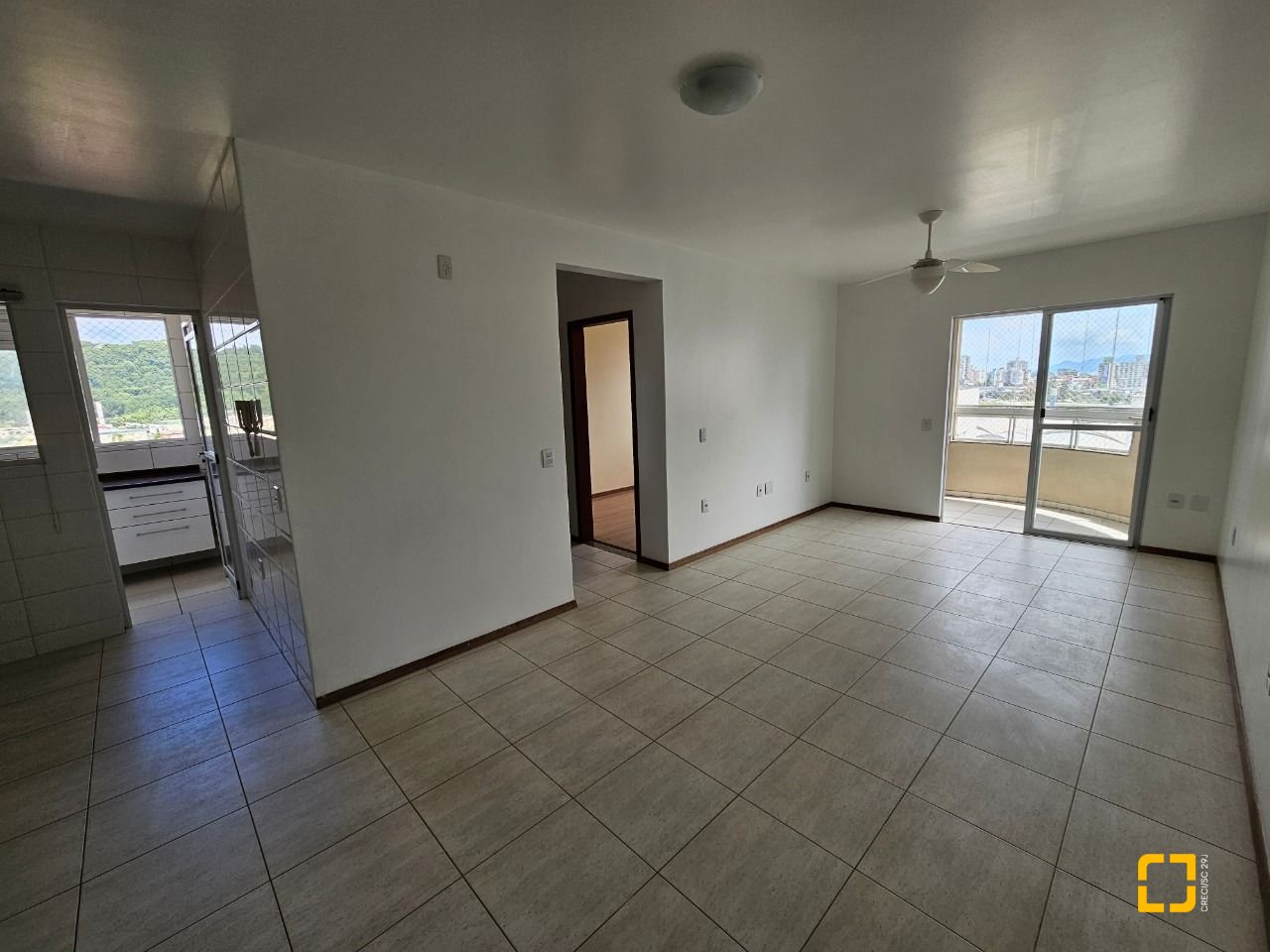 Apartamento com 76m², 2 quartos (sendo 1 suíte), 1 garagem, no bairro Kobrasol em São José