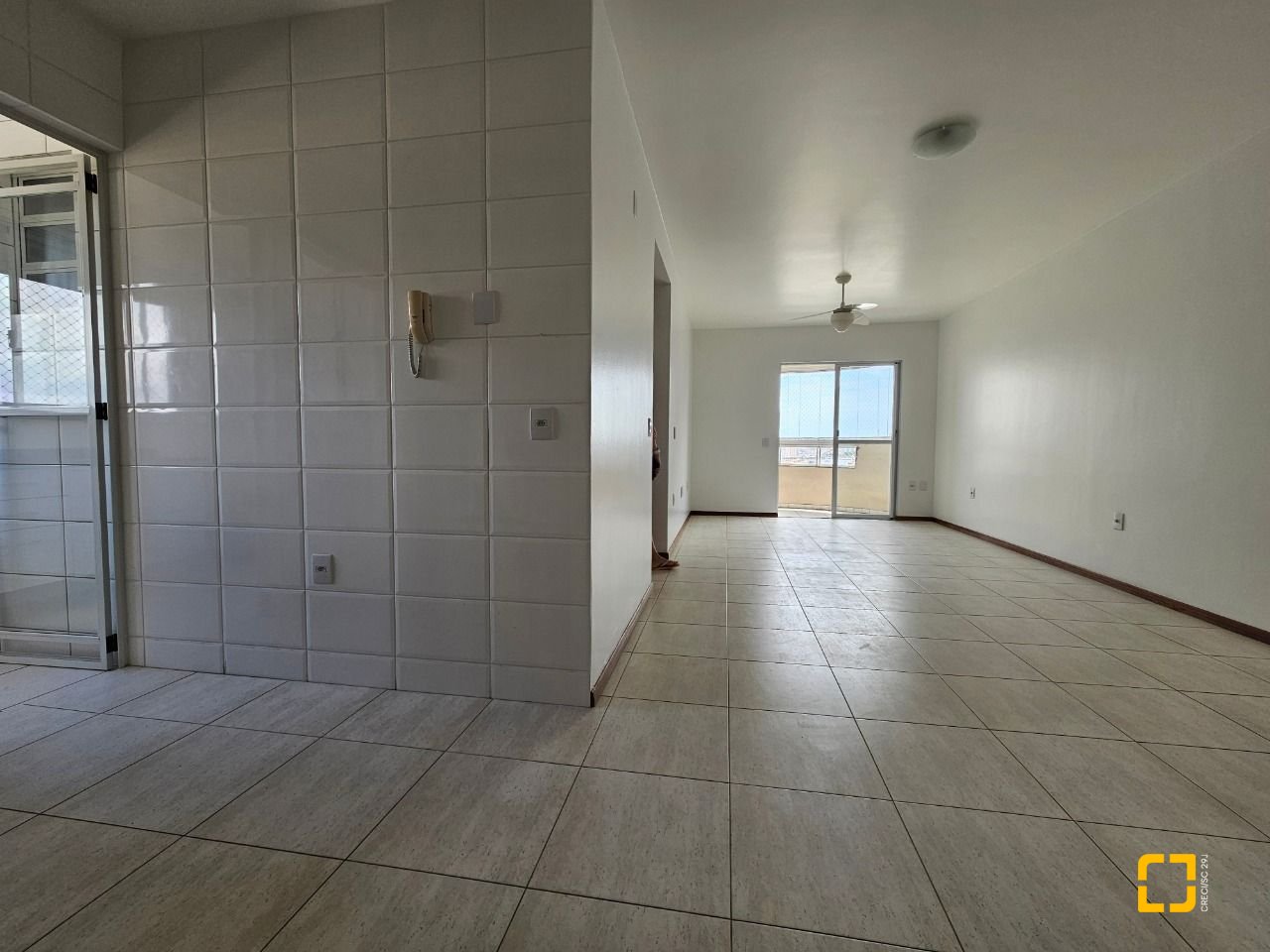 Apartamento com 76m², 2 quartos (sendo 1 suíte), 1 garagem, no bairro Kobrasol em São José