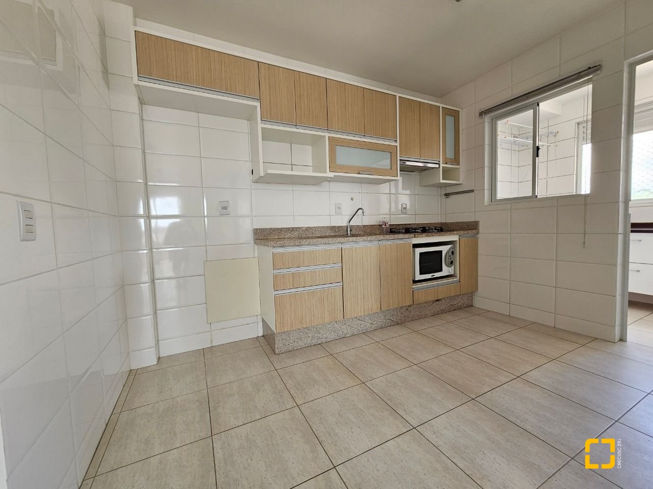 Apartamento com 76m², 2 quartos (sendo 1 suíte), 1 garagem, no bairro Kobrasol em São José