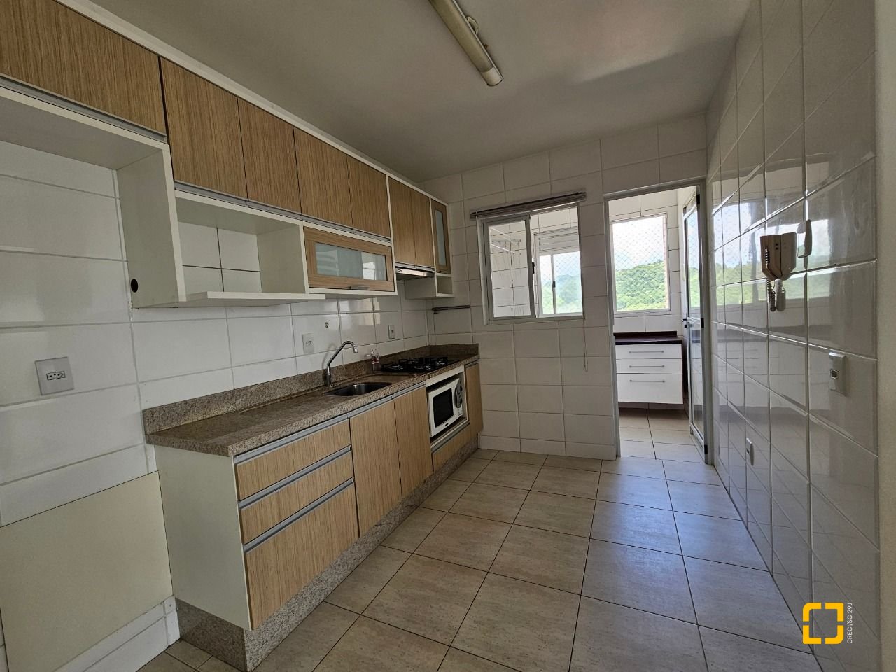 Apartamento com 76m², 2 quartos (sendo 1 suíte), 1 garagem, no bairro Kobrasol em São José