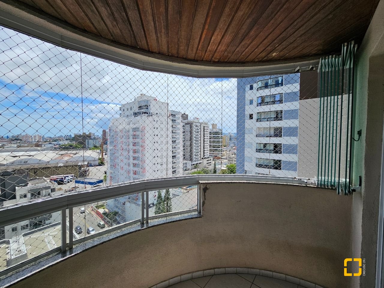 Apartamento com 76m², 2 quartos (sendo 1 suíte), 1 garagem, no bairro Kobrasol em São José
