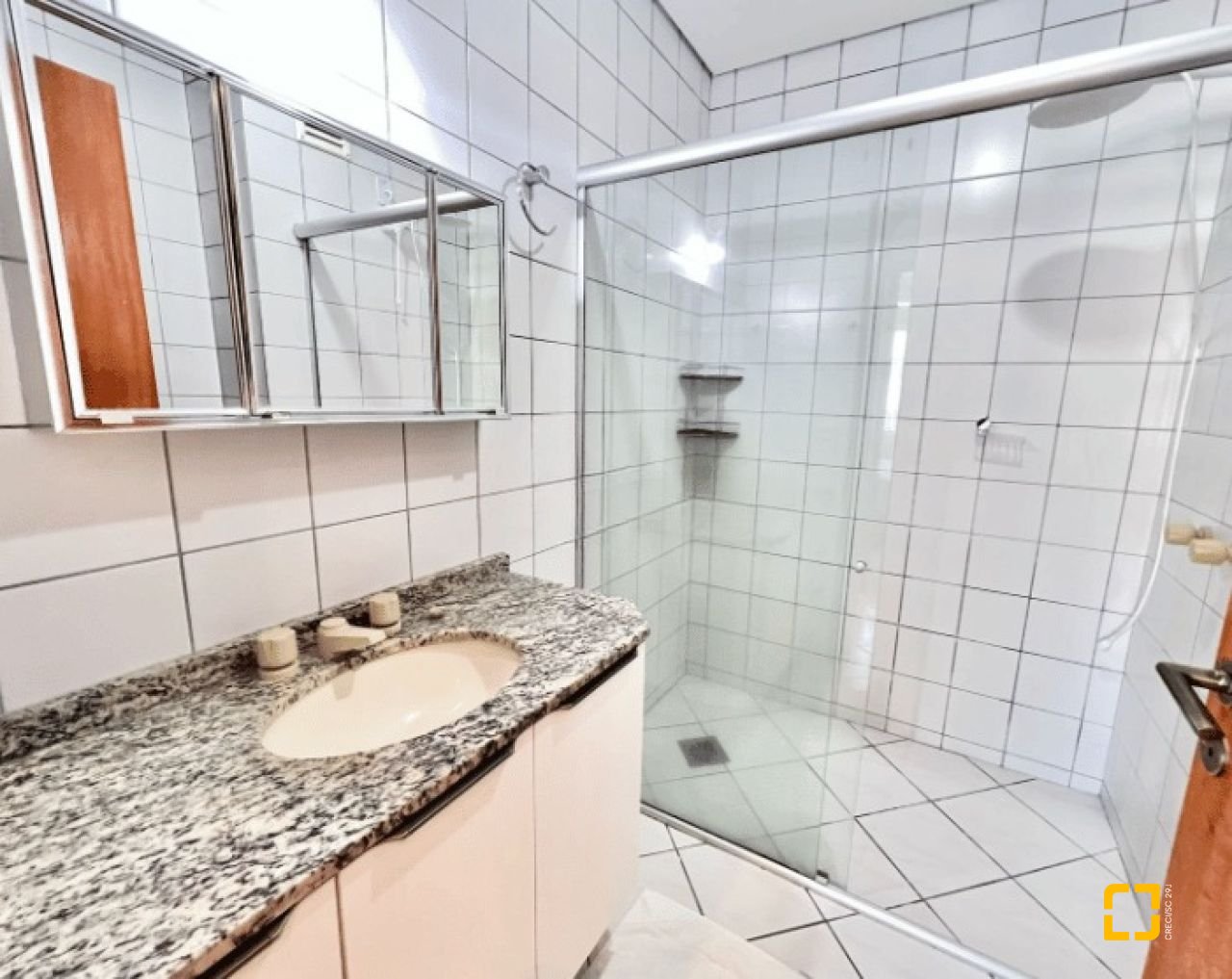 Apartamento com 81m², 3 quartos (sendo 1 suíte), 1 garagem, no bairro Abraão em Florianópolis