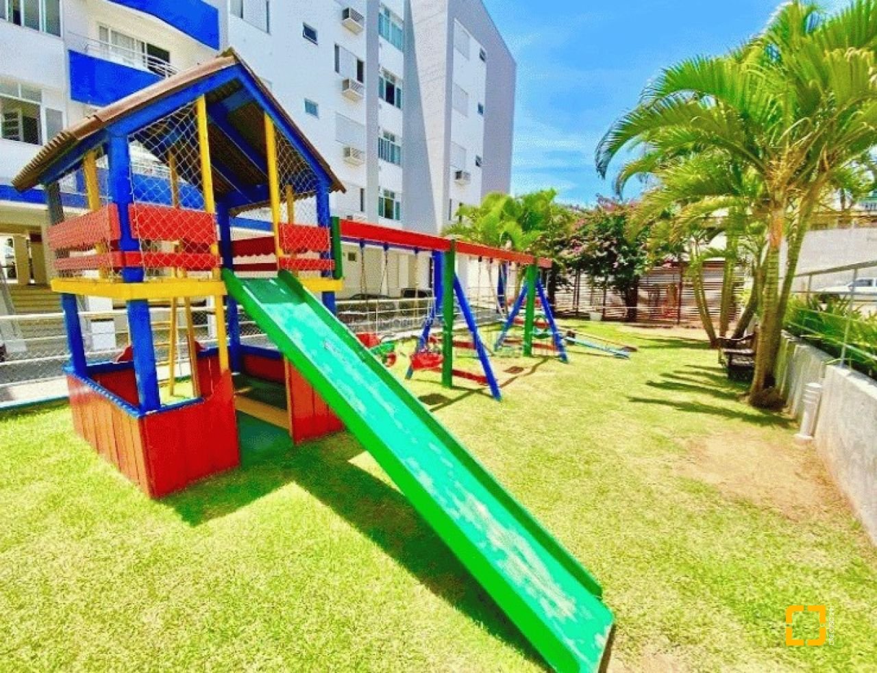 Apartamento com 81m², 3 quartos (sendo 1 suíte), 1 garagem, no bairro Abraão em Florianópolis