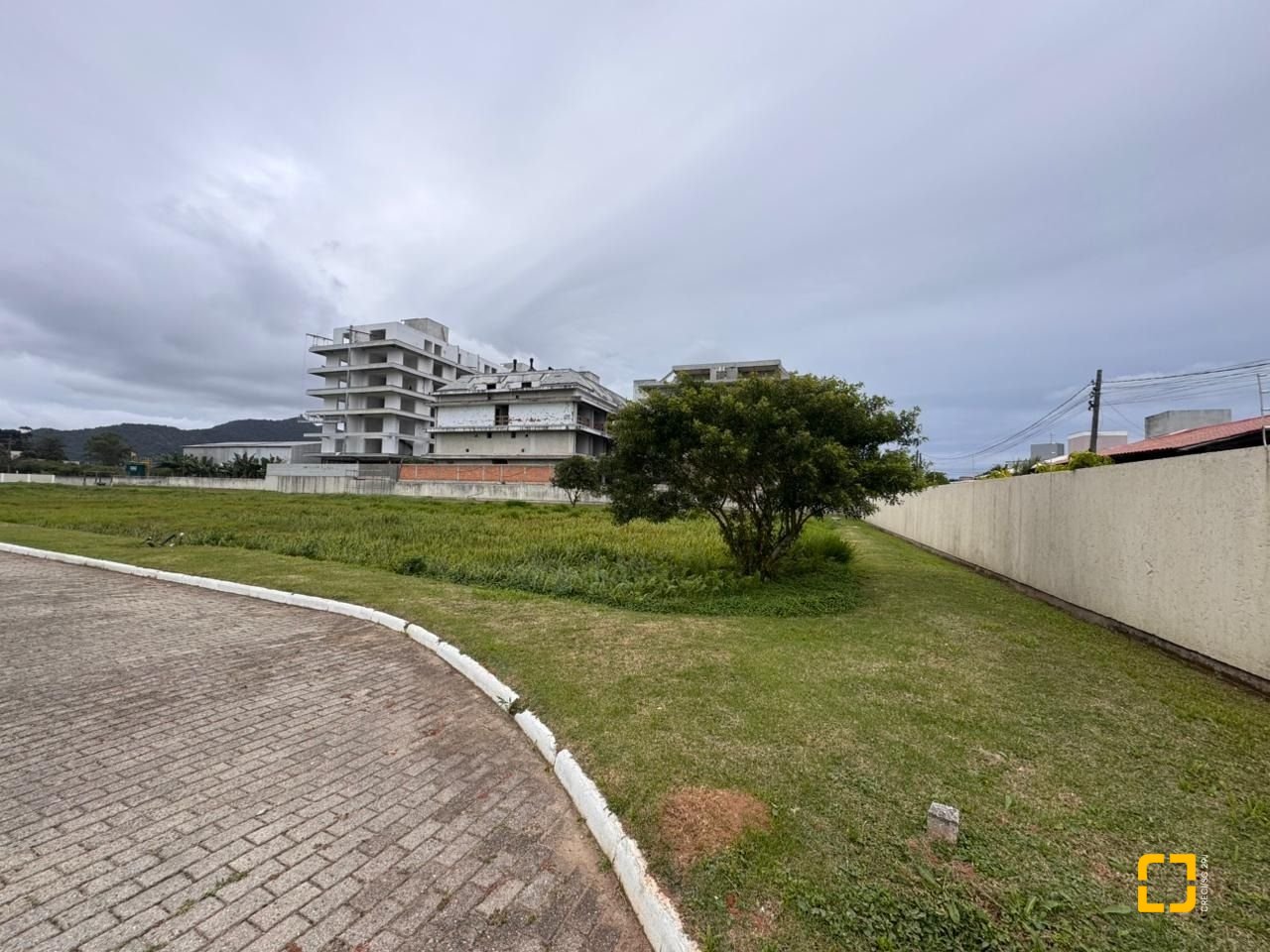 Terreno com 387m², no bairro Campeche em Florianópolis