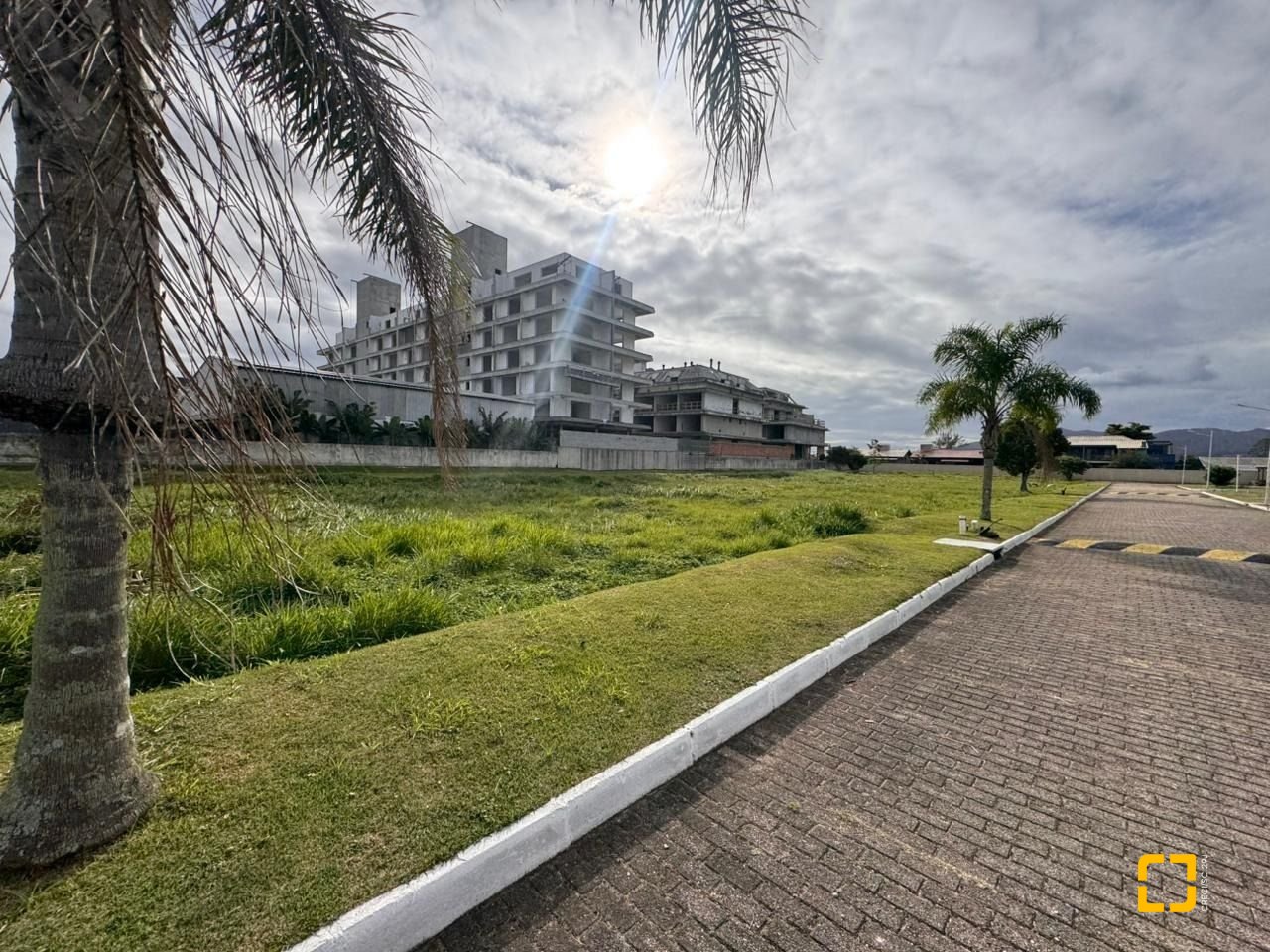Terreno com 387m², no bairro Campeche em Florianópolis