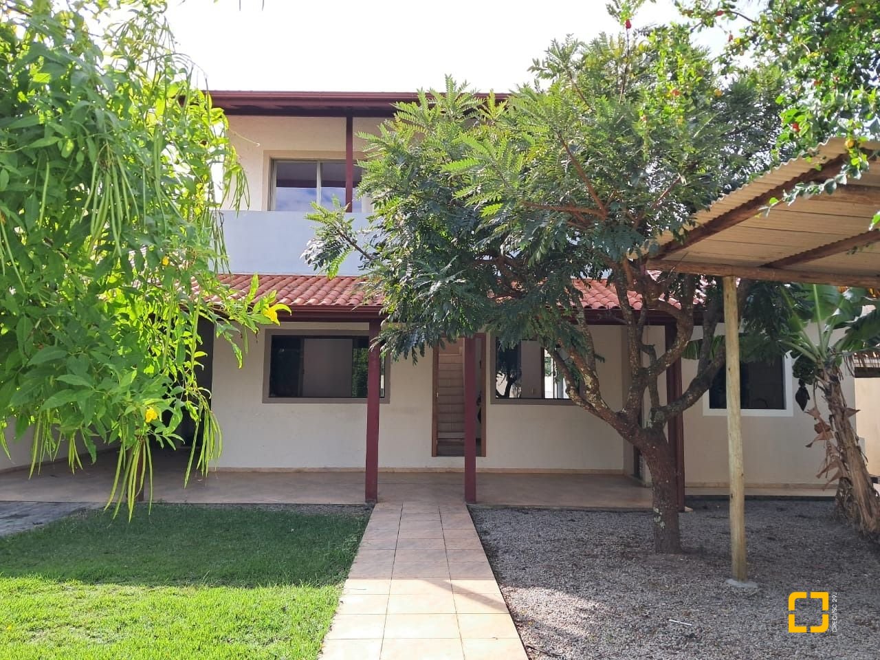 Casa com 200m², 5 quartos, 3 garagens, no bairro São João do Rio Vermelho em Florianópolis