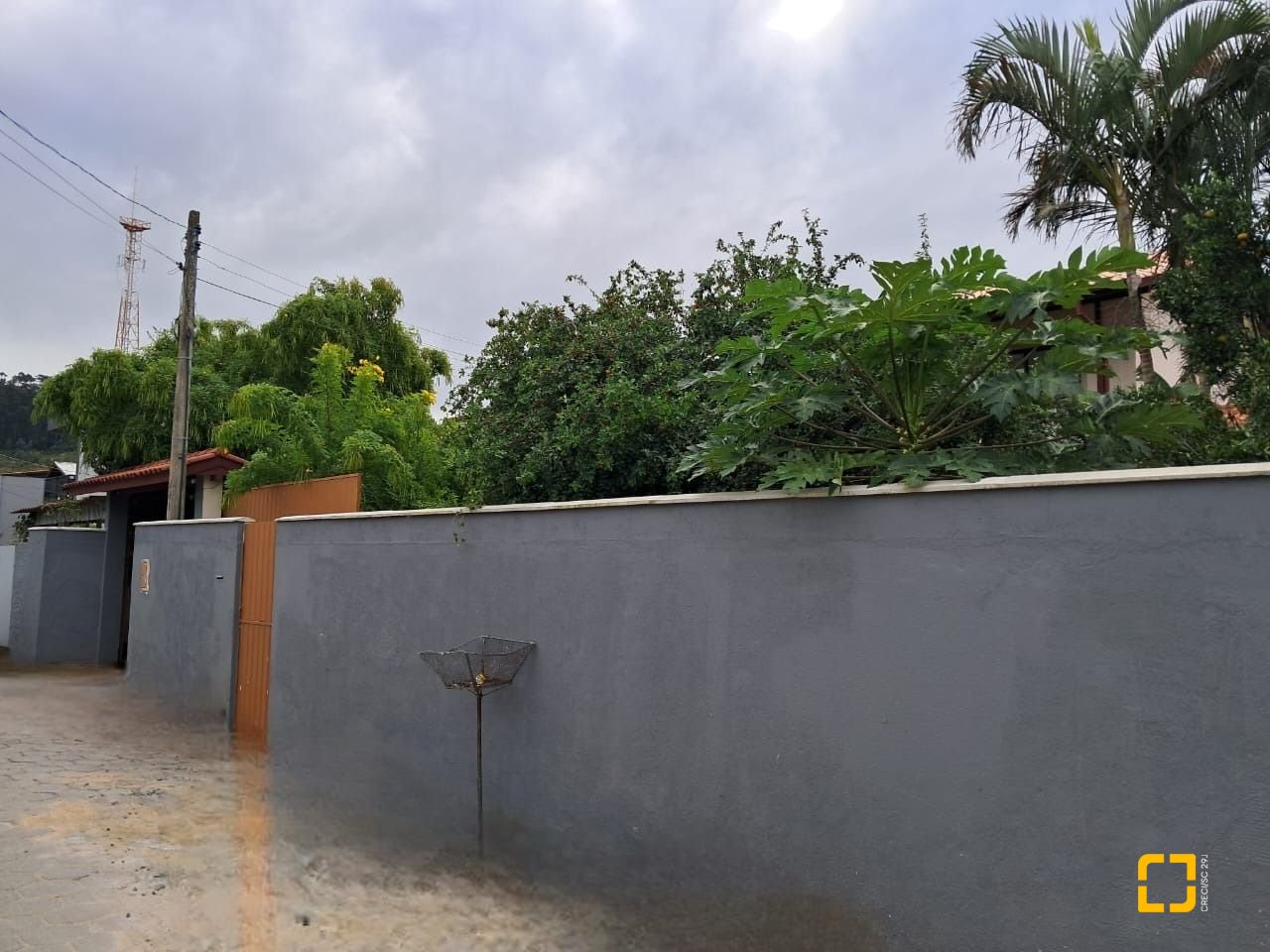 Casa com 200m², 5 quartos, 3 garagens, no bairro São João do Rio Vermelho em Florianópolis