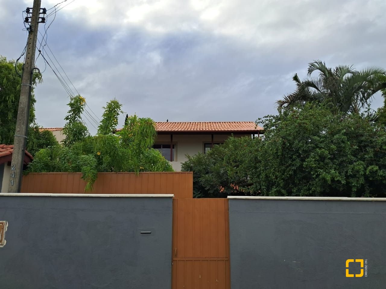 Casa com 200m², 5 quartos, 3 garagens, no bairro São João do Rio Vermelho em Florianópolis