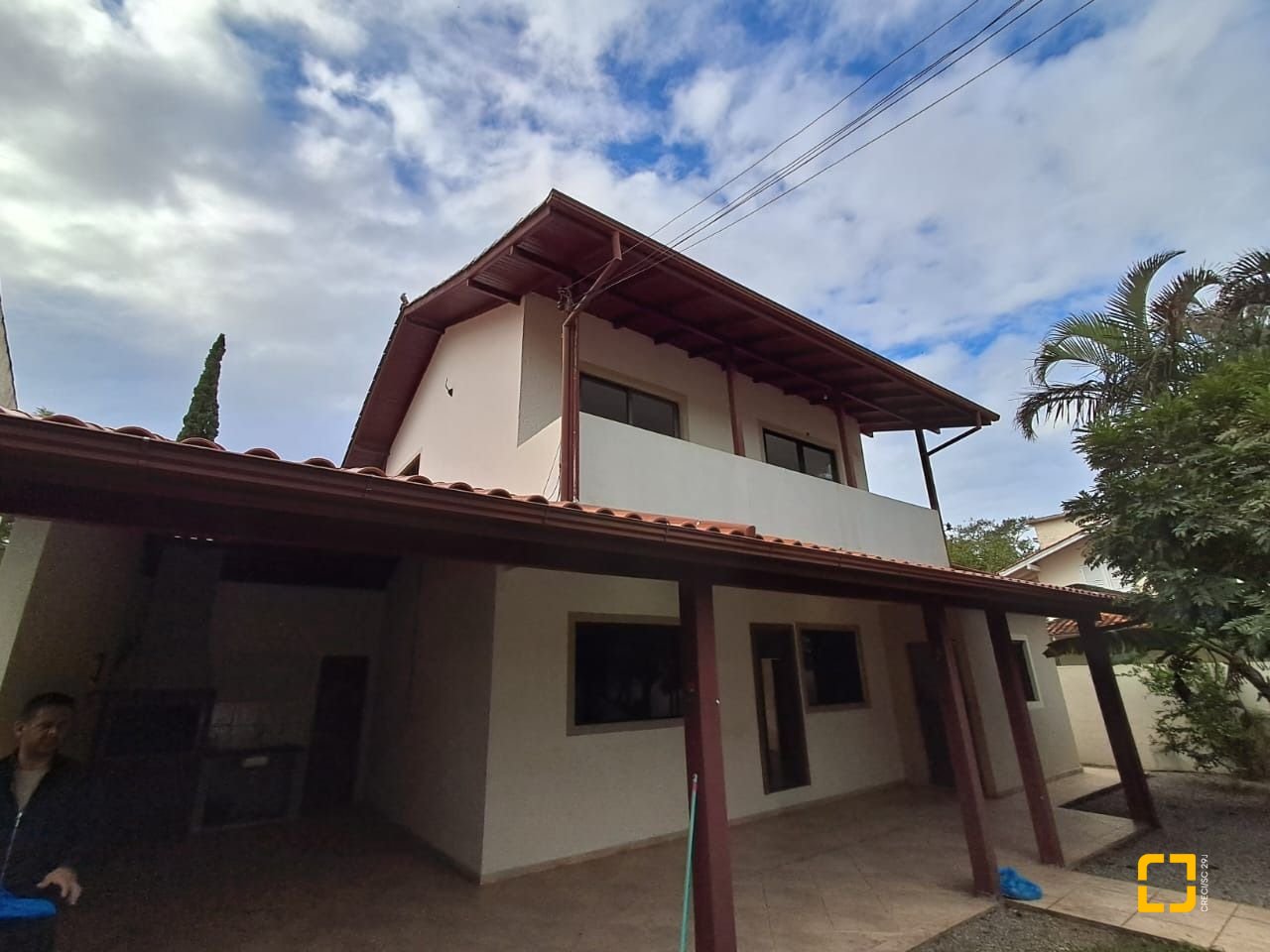 Casa com 200m², 5 quartos, 3 garagens, no bairro São João do Rio Vermelho em Florianópolis