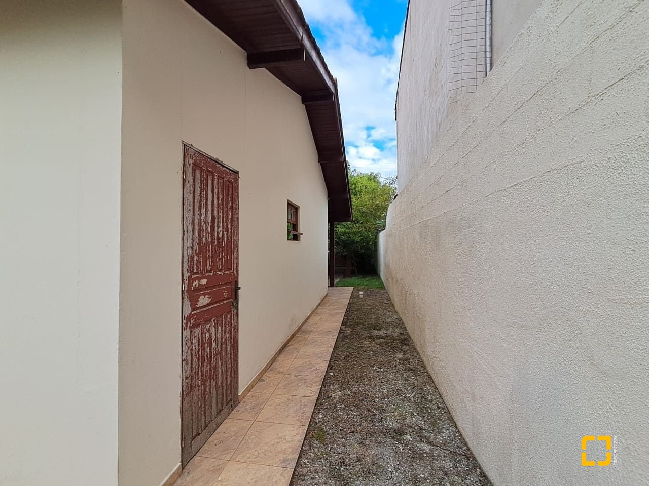 Casa com 200m², 5 quartos, 3 garagens, no bairro São João do Rio Vermelho em Florianópolis