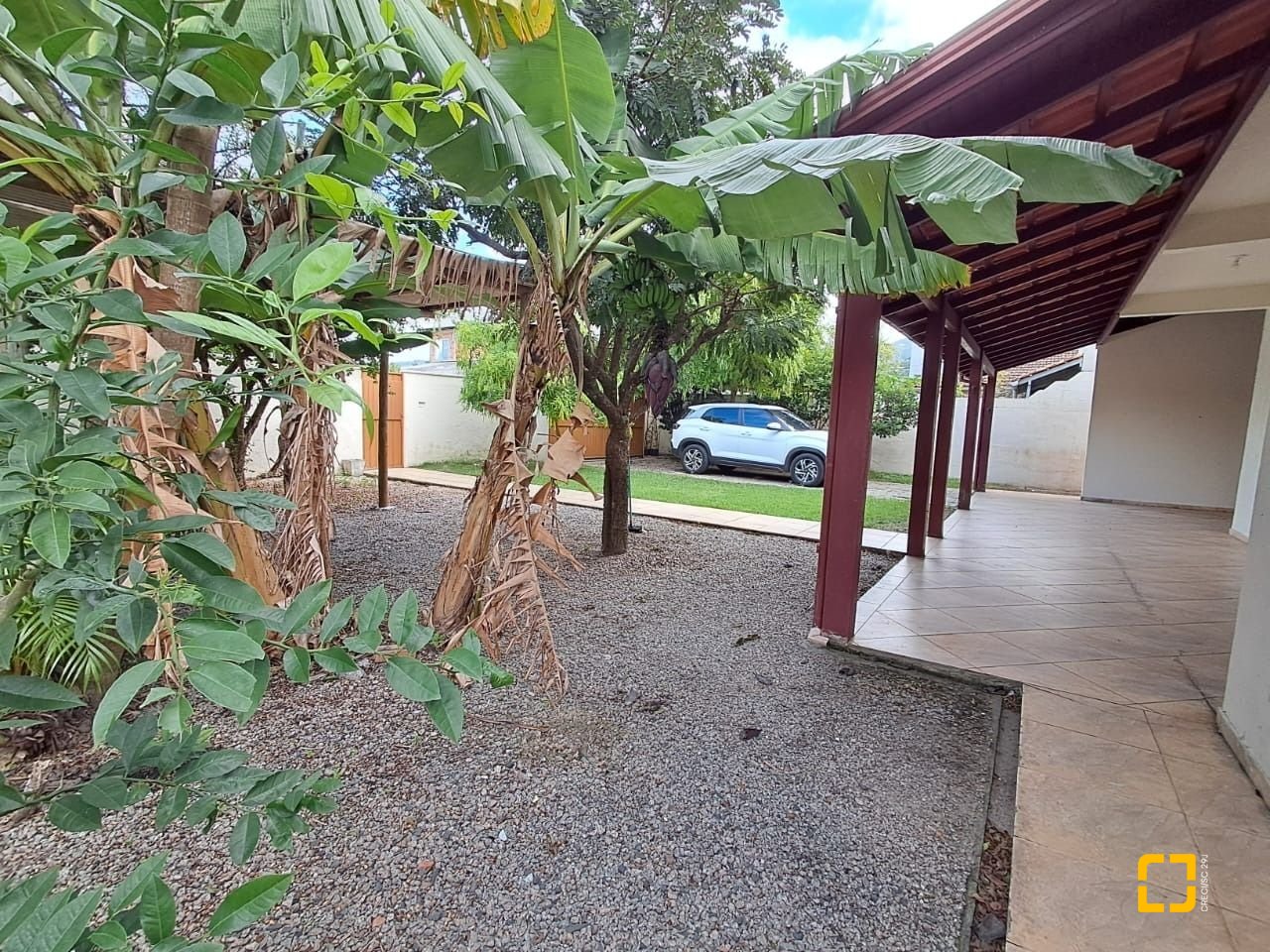 Casa com 200m², 5 quartos, 3 garagens, no bairro São João do Rio Vermelho em Florianópolis