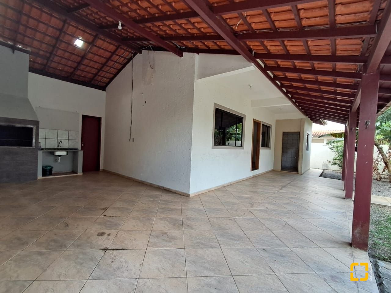 Casa com 200m², 5 quartos, 3 garagens, no bairro São João do Rio Vermelho em Florianópolis