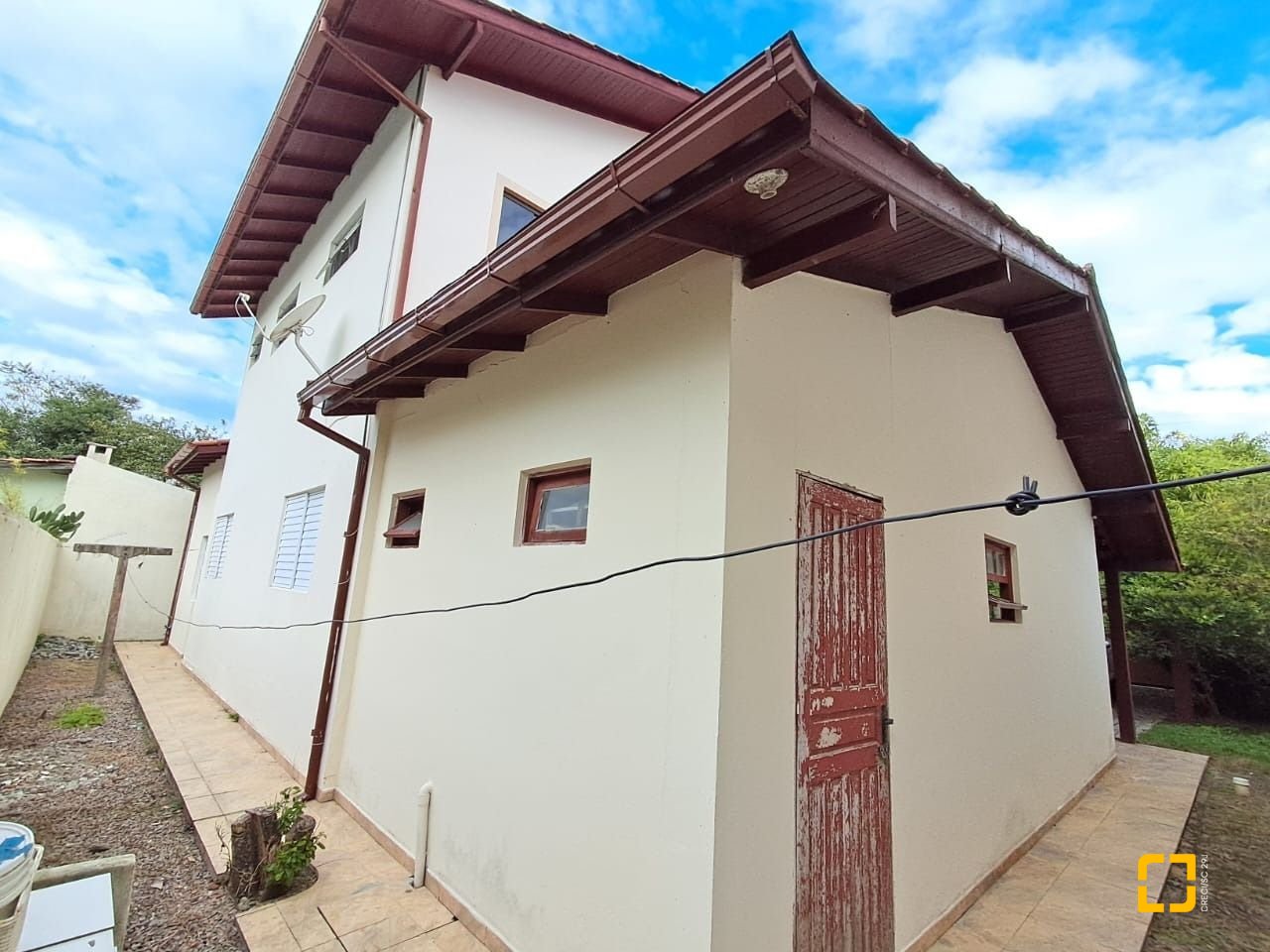 Casa com 200m², 5 quartos, 3 garagens, no bairro São João do Rio Vermelho em Florianópolis