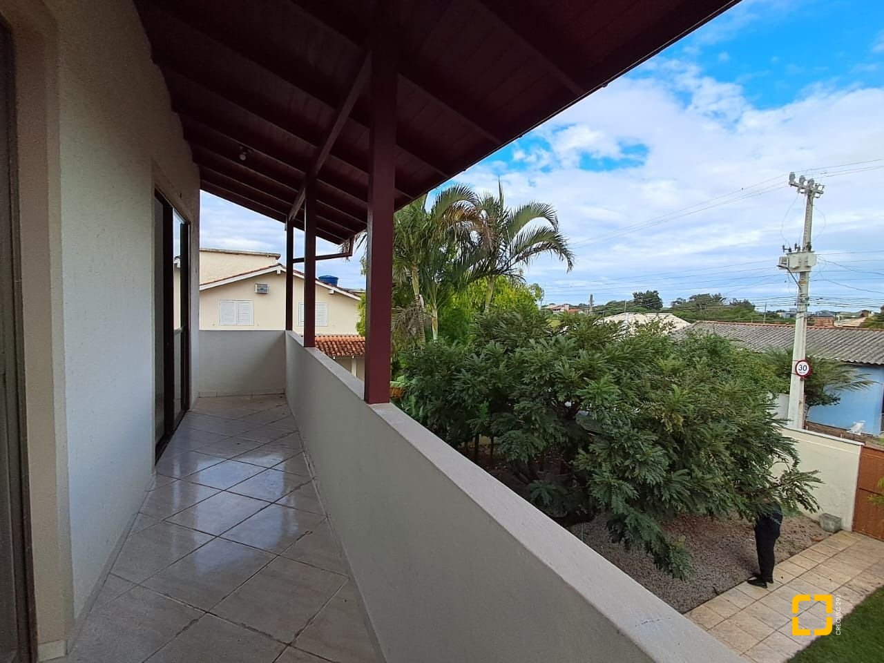 Casa com 200m², 5 quartos, 3 garagens, no bairro São João do Rio Vermelho em Florianópolis
