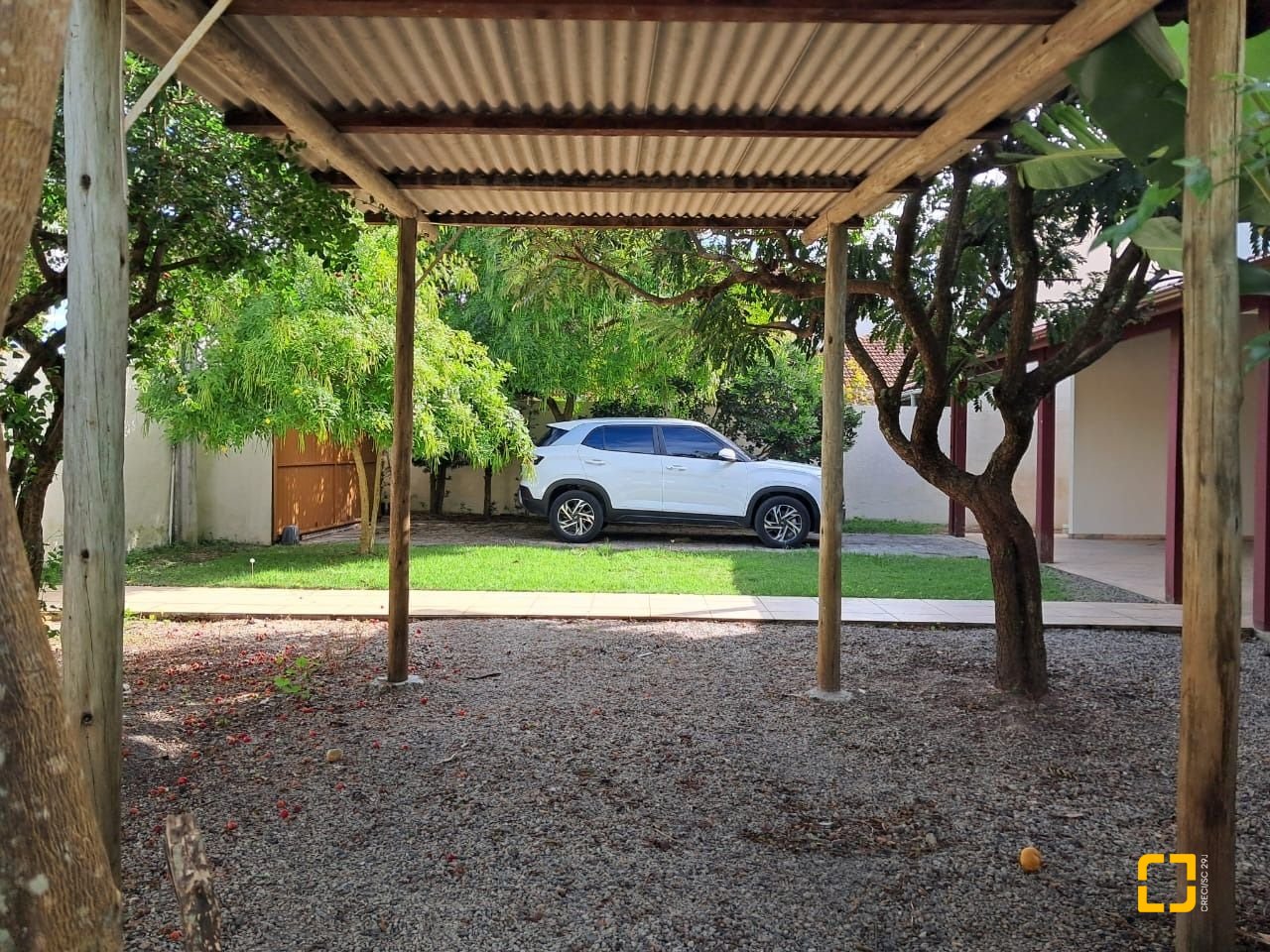 Casa com 200m², 5 quartos, 3 garagens, no bairro São João do Rio Vermelho em Florianópolis