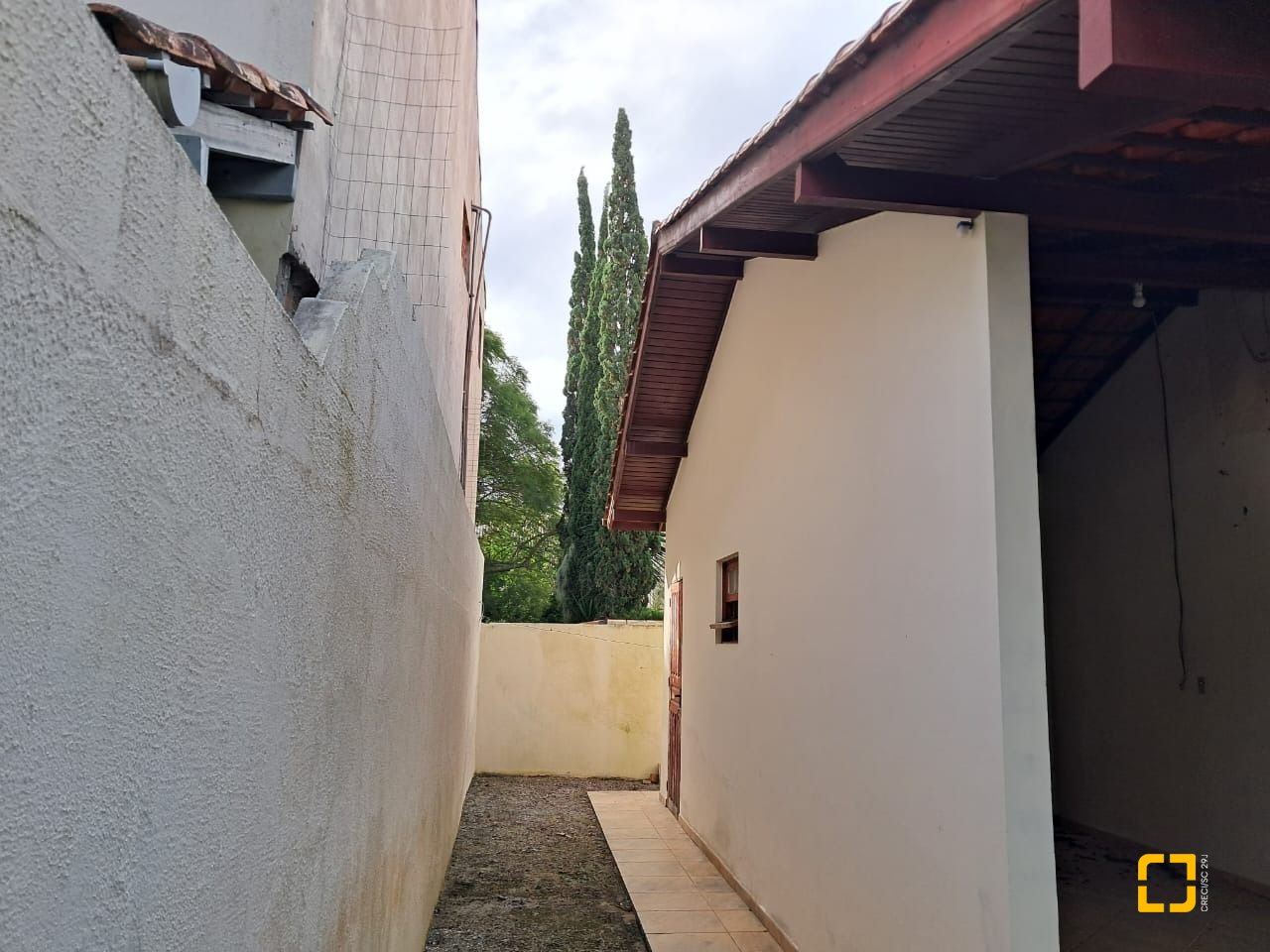 Casa com 200m², 5 quartos, 3 garagens, no bairro São João do Rio Vermelho em Florianópolis