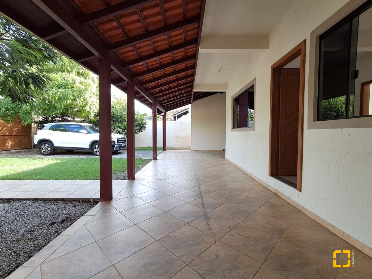 Casa com 200m², 5 quartos, 3 garagens, no bairro São João do Rio Vermelho em Florianópolis