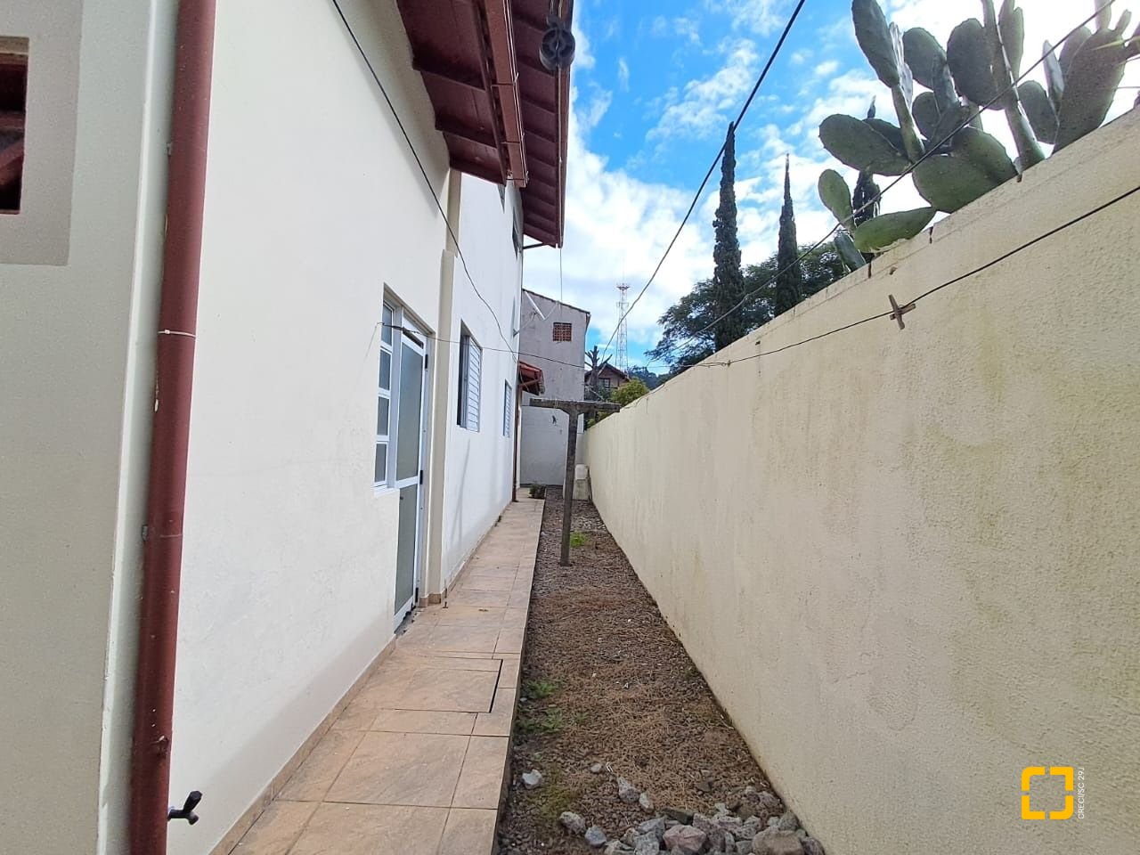 Casa com 200m², 5 quartos, 3 garagens, no bairro São João do Rio Vermelho em Florianópolis