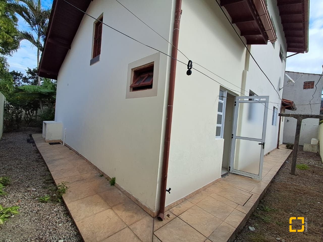 Casa com 200m², 5 quartos, 3 garagens, no bairro São João do Rio Vermelho em Florianópolis