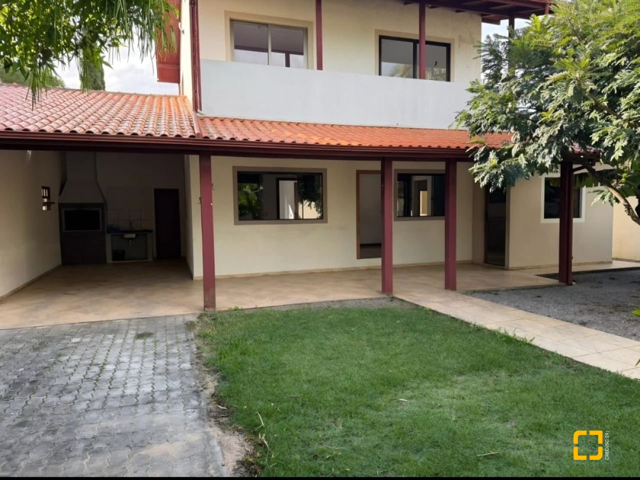 Casa com 200m², 5 quartos, 3 garagens, no bairro São João do Rio Vermelho em Florianópolis