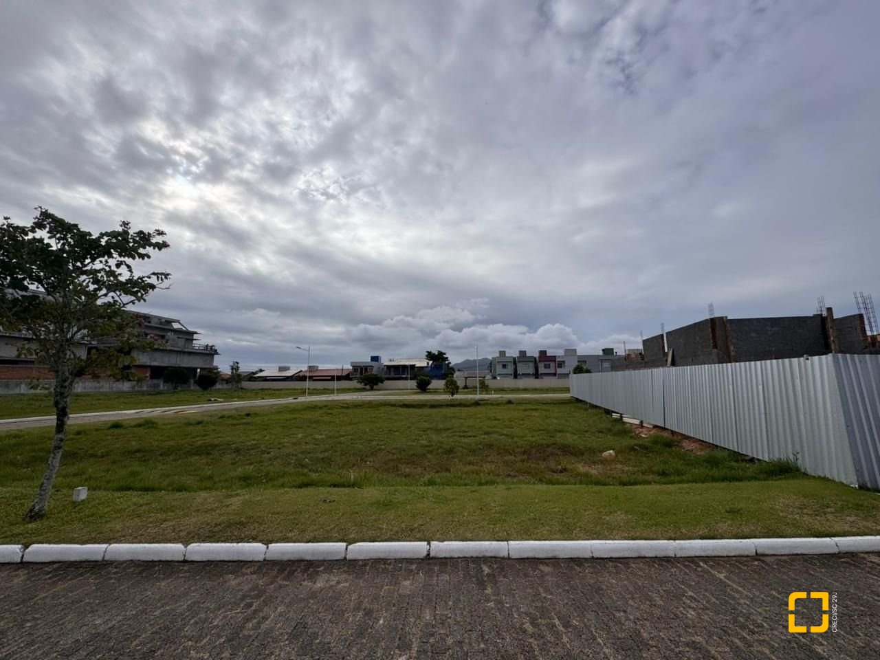 Terreno com 385m², no bairro Campeche em Florianópolis
