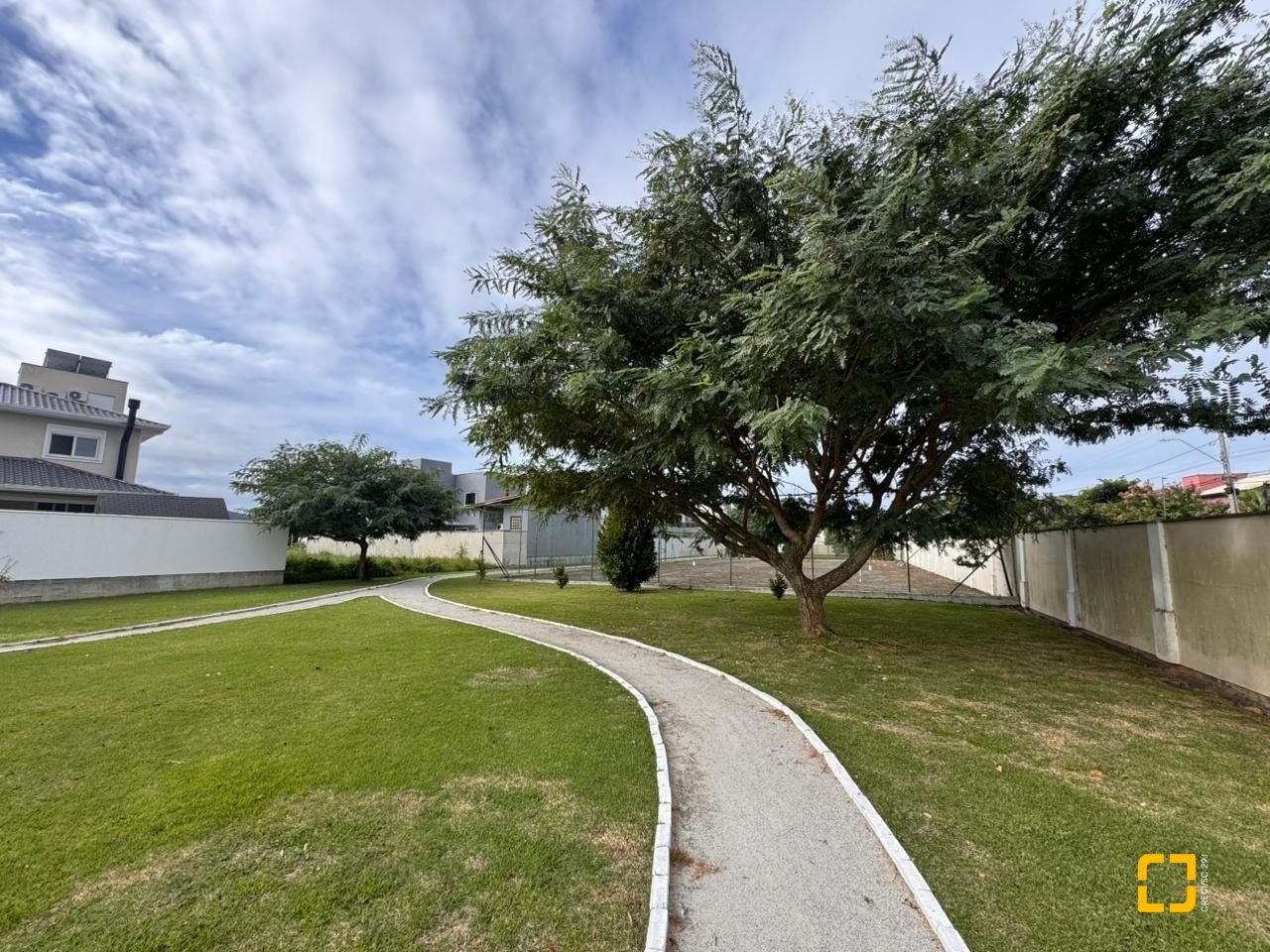 Terreno com 385m², no bairro Campeche em Florianópolis