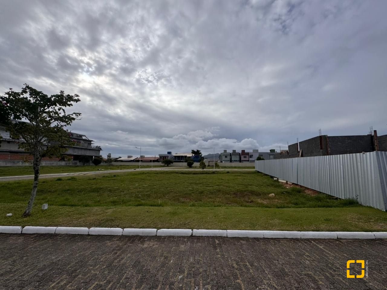 Terreno com 385m², no bairro Campeche em Florianópolis