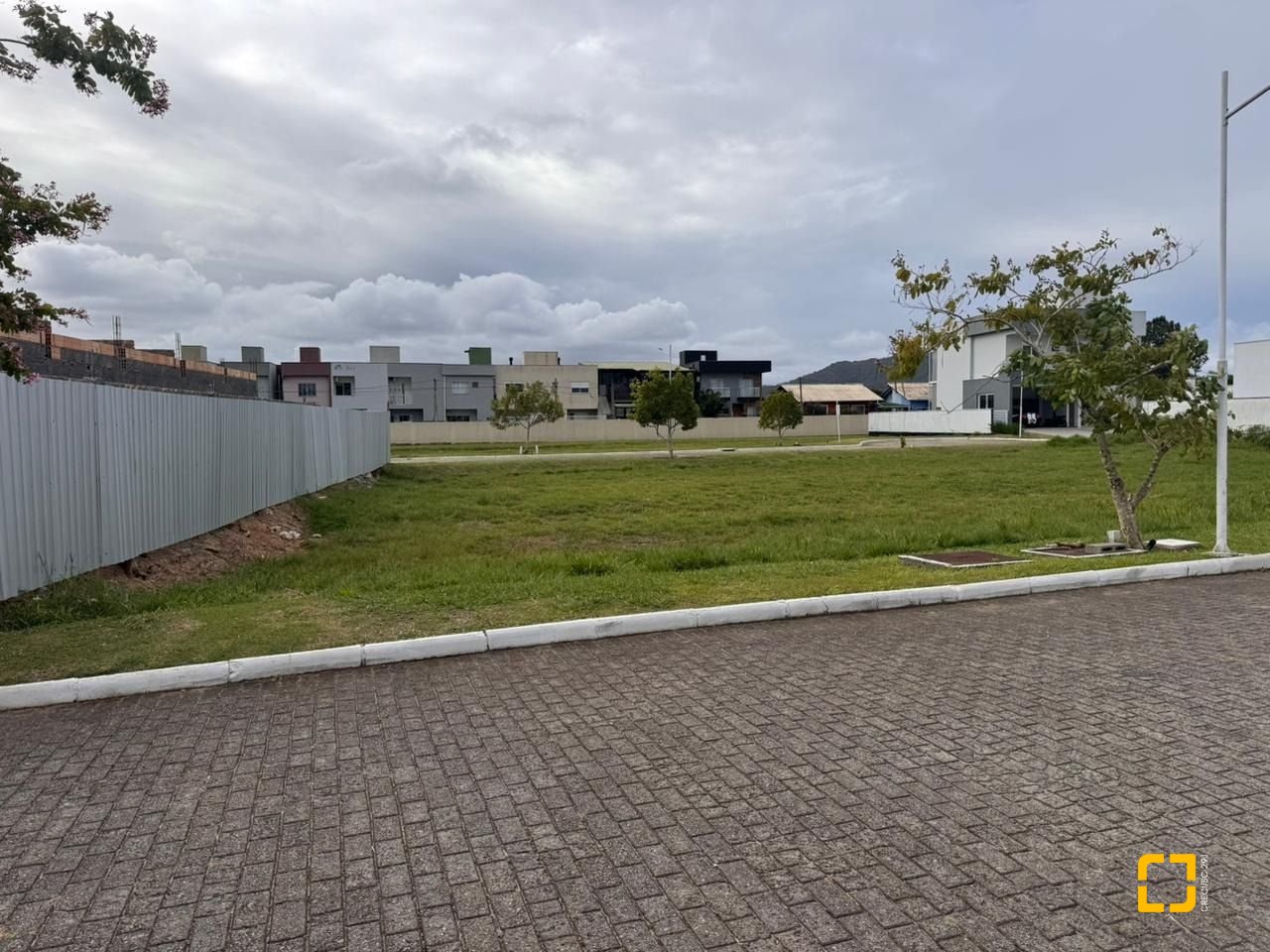 Terreno com 385m², no bairro Campeche em Florianópolis