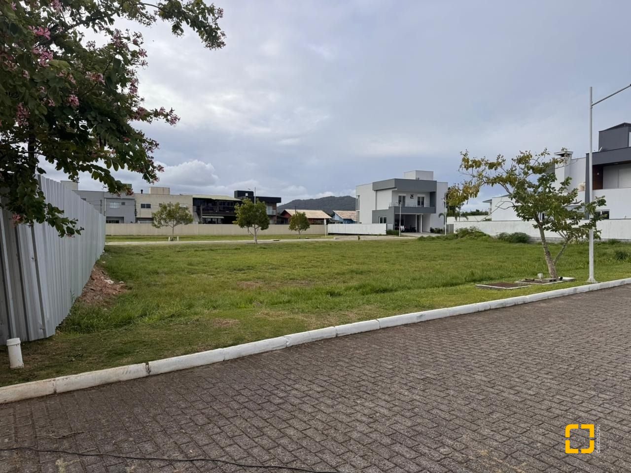 Terreno com 385m², no bairro Campeche em Florianópolis