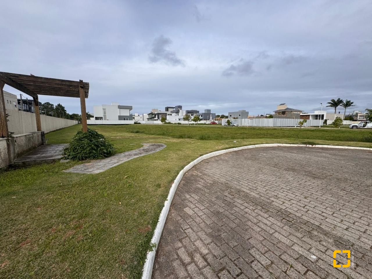 Terreno com 385m², no bairro Campeche em Florianópolis