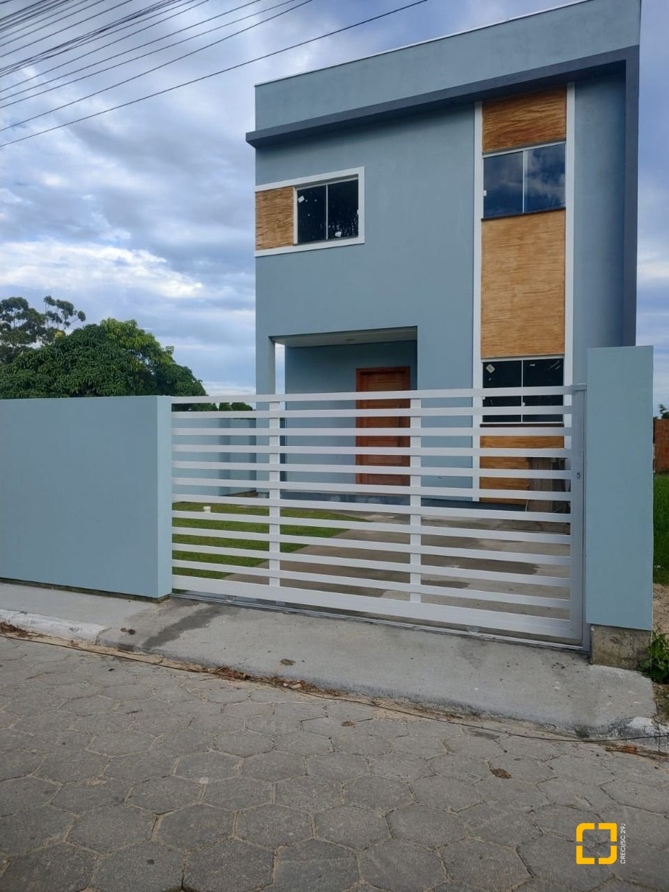 Casa com 108m², 4 quartos (sendo 1 suíte), 2 garagens, no bairro Rio Vermelho em Florianópolis
