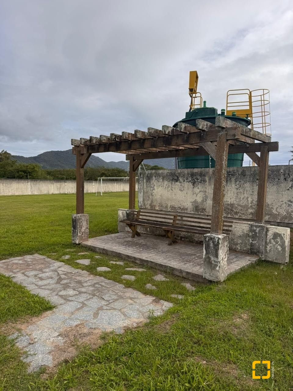 Casa de Condomínio com 266m², 6 quartos (sendo 3 suítes), 2 garagens, no bairro Campeche em Florianópolis