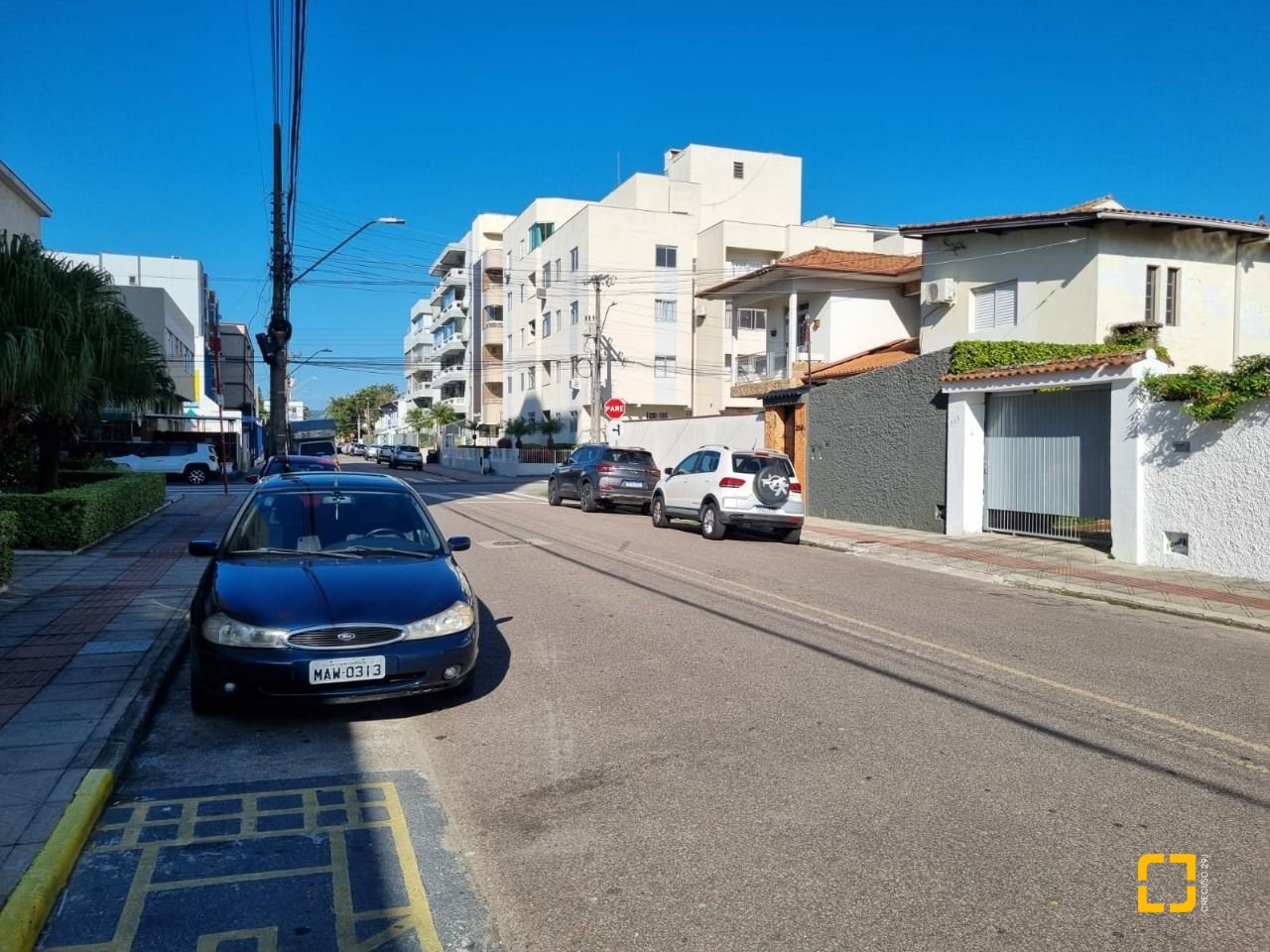 Casa com 142m², 4 quartos (sendo 1 suíte), 2 garagens, no bairro Balneário em Florianópolis
