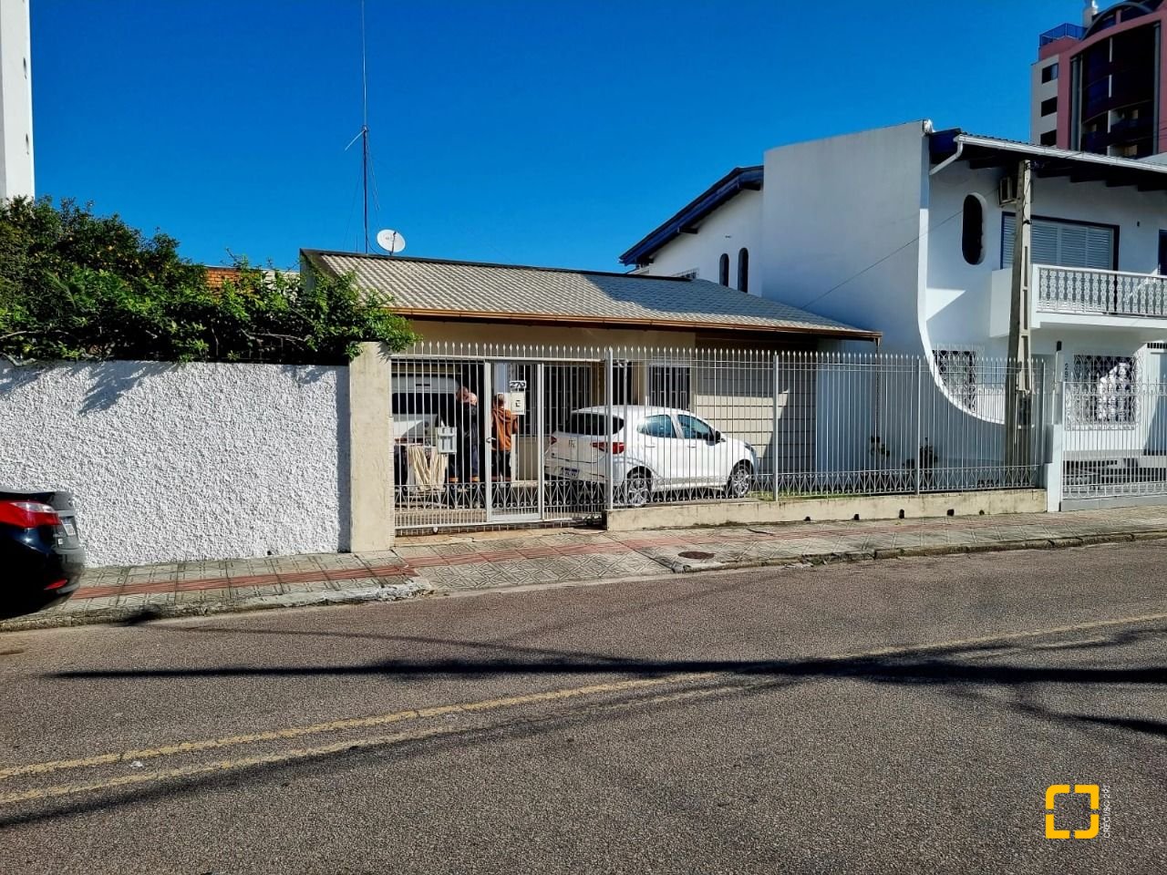 Casa com 142m², 4 quartos (sendo 1 suíte), 2 garagens, no bairro Balneário em Florianópolis