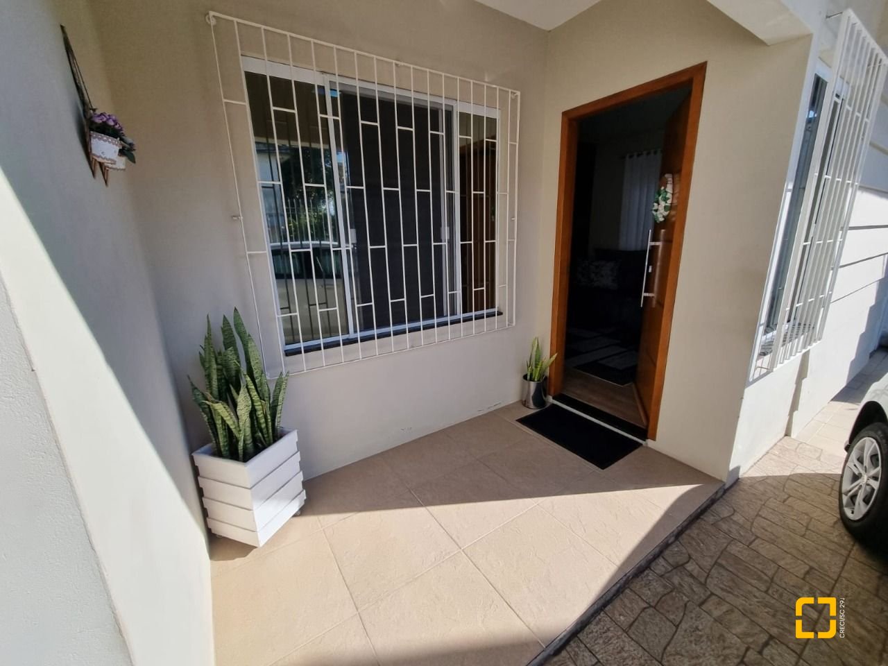 Casa com 142m², 4 quartos (sendo 1 suíte), 2 garagens, no bairro Balneário em Florianópolis
