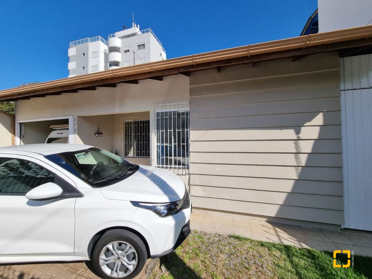 Casa com 142m², 4 quartos (sendo 1 suíte), 2 garagens, no bairro Balneário em Florianópolis