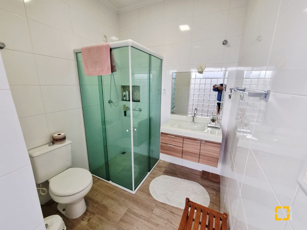 Casa com 142m², 4 quartos (sendo 1 suíte), 2 garagens, no bairro Balneário em Florianópolis