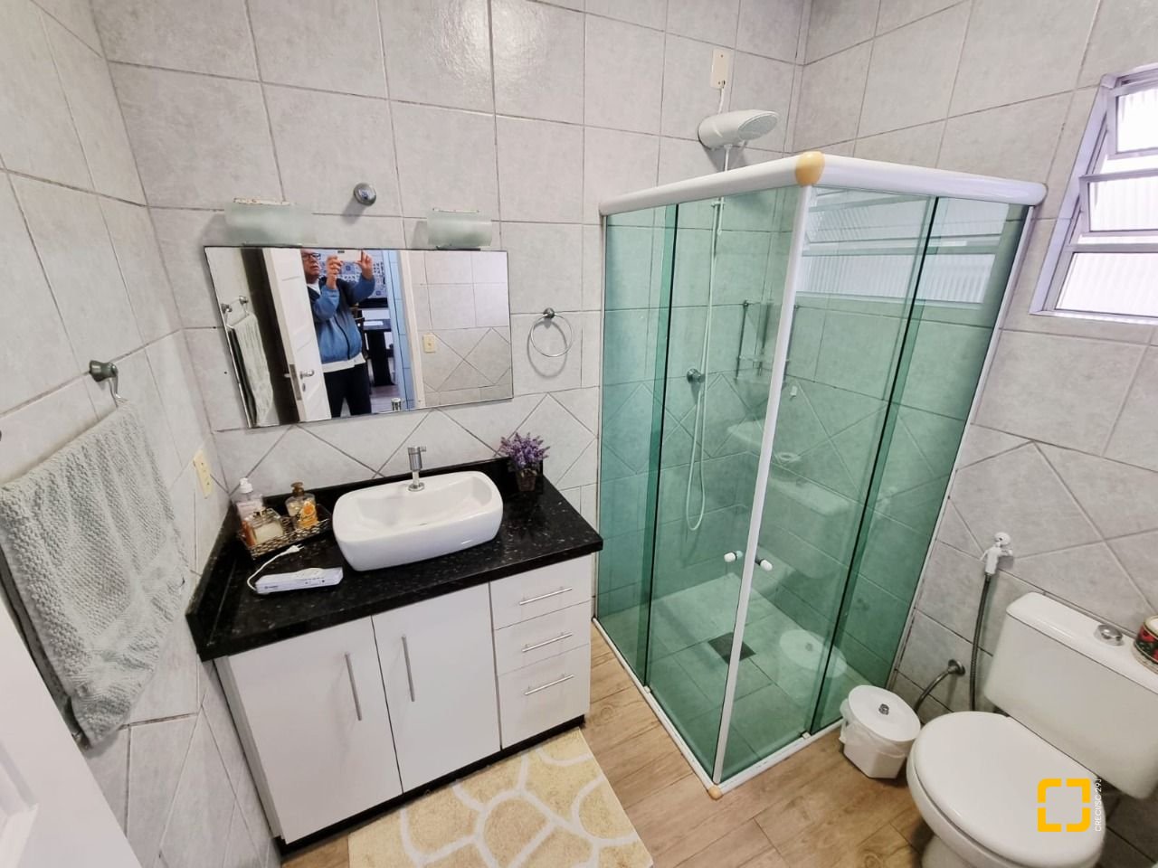 Casa com 142m², 4 quartos (sendo 1 suíte), 2 garagens, no bairro Balneário em Florianópolis