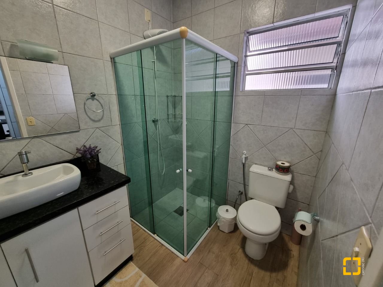 Casa com 142m², 4 quartos (sendo 1 suíte), 2 garagens, no bairro Balneário em Florianópolis
