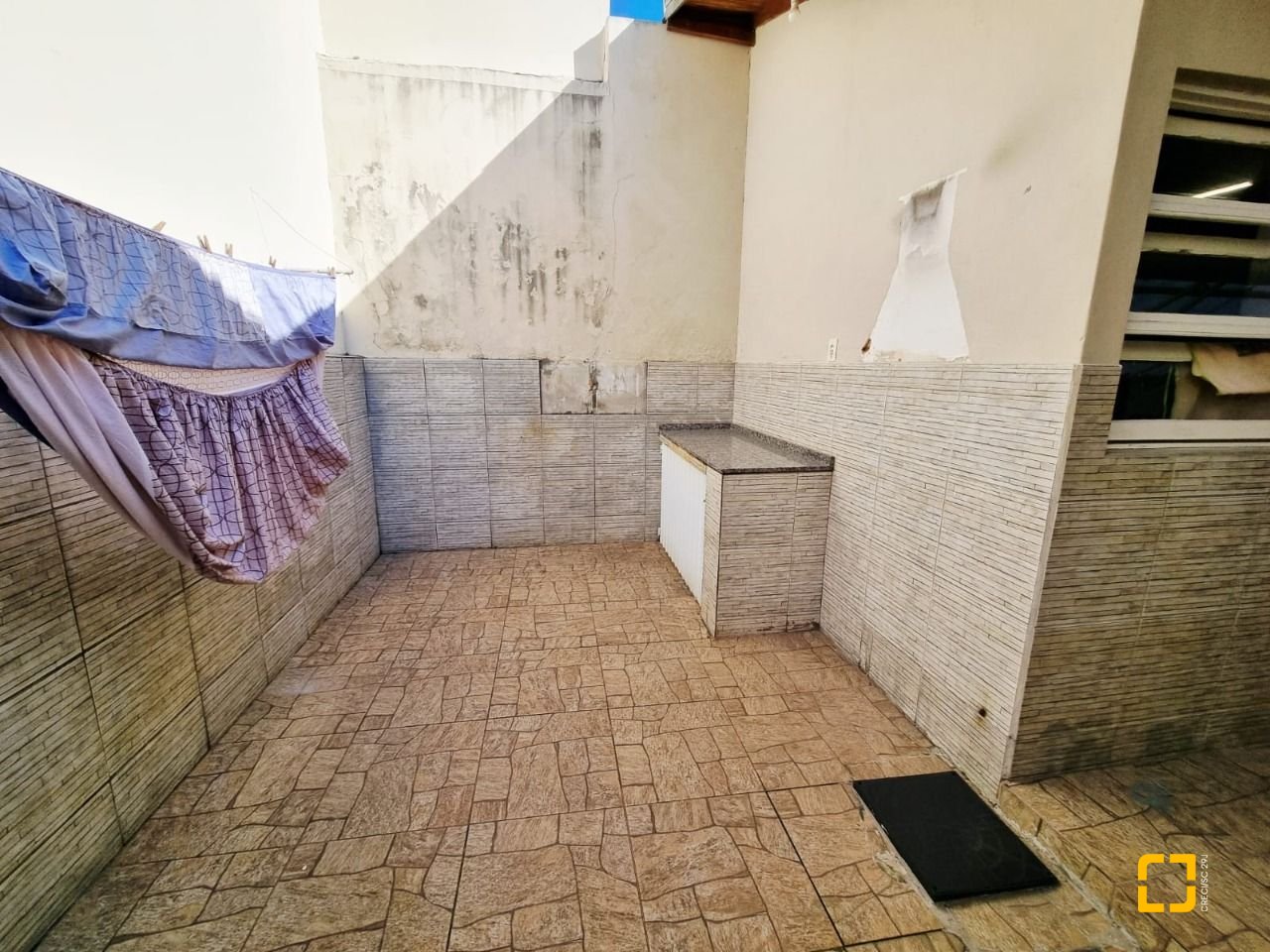 Casa com 142m², 4 quartos (sendo 1 suíte), 2 garagens, no bairro Balneário em Florianópolis